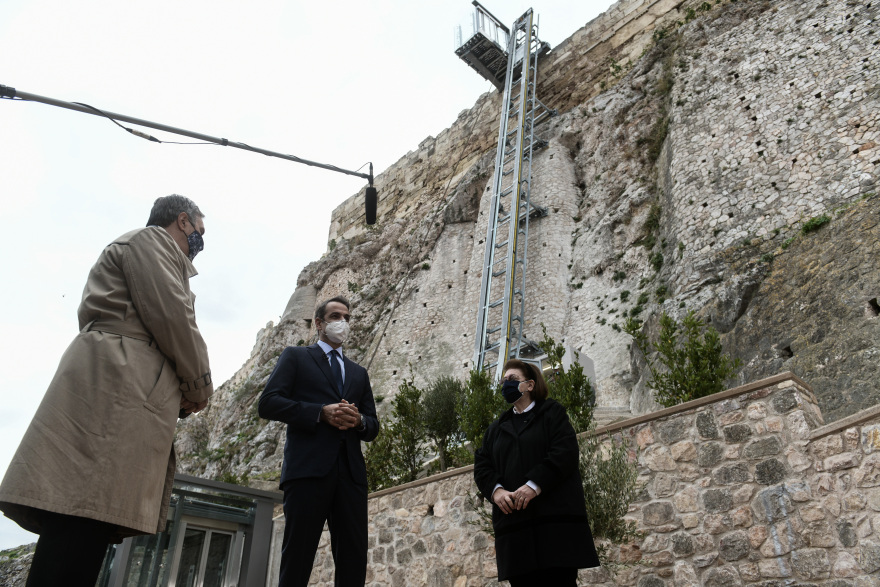 Δείτε τον νέο ανελκυστήρα για ΑμεΑ στην Ακρόπολη - Φωτογραφίες και βίντεο 