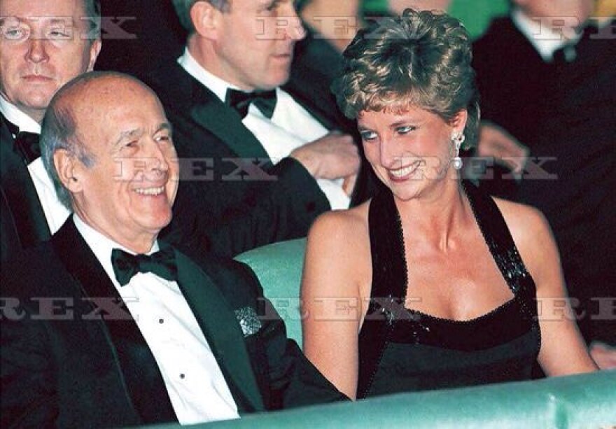 Γαλλία: Ο Ζισκάρ και οι γυναίκες του