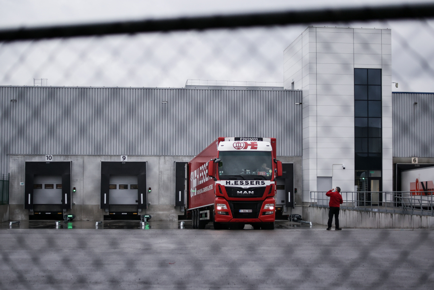 Κορωνοϊός - Βρετανία: Απόρρητο σχέδιο για τη μεταφορά των εμβολίων - Προειδοποίηση της Interpol για επιθέσεις από συμμορίες