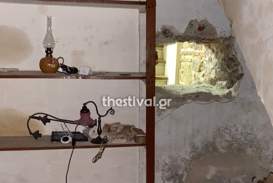 Ριφιφί για κλάματα σε κοσμηματοπωλείο της Θεσσαλονίκης: Πήραν άδεια κουτιά, ξέχασαν και το κινητό τους 