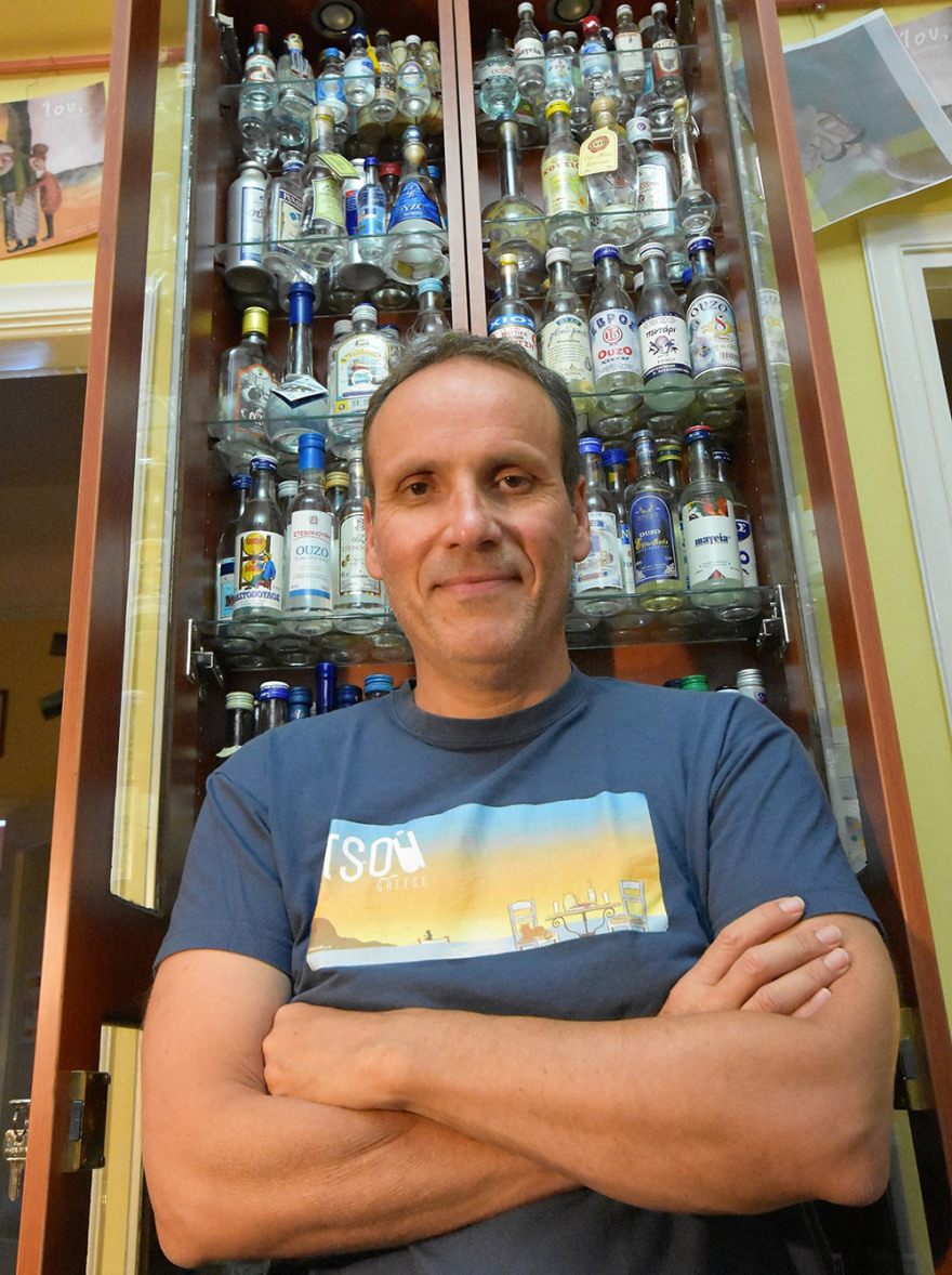 Σύρος: Διαδικτυακές ...ουζοποσίες λόγω πανδημίας