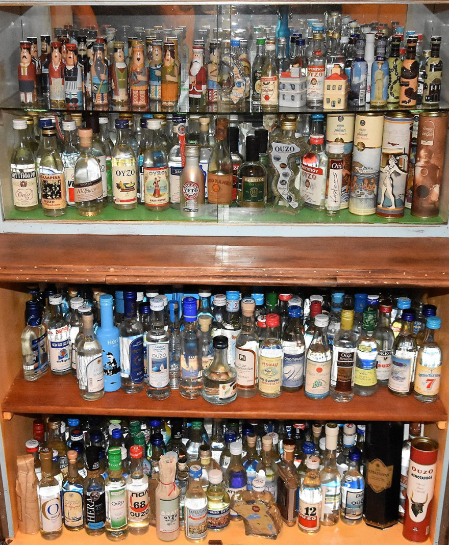 Σύρος: Διαδικτυακές ...ουζοποσίες λόγω πανδημίας