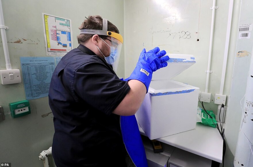 Κορωνοϊός: Παγκόσμιος «αγώνας δρόμου» για τον εμβολιασμό - Ξεκινά αύριο η Βρετανία