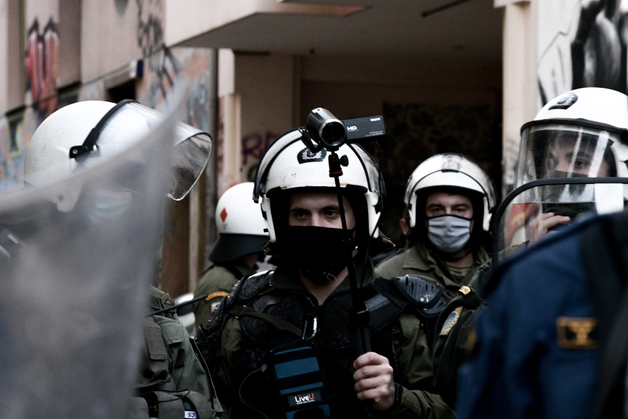 Επέτειος Γρηγορόπουλου: Συλλήψεις, κρότου λάμψης, κάμερες σε αστυνομικούς και πολιτική αντιπαράθεση