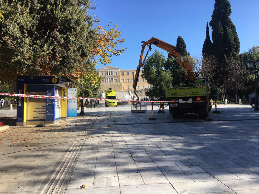 Ουρές στα καταστήματα με τα χριστουγεννιάτικα - Ξεκίνησε ο στολισμός στο Σύνταγμα