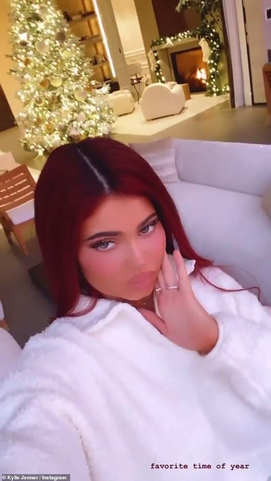 Κάιλι Τζένερ: Ξεναγεί τους 202 εκατ. followers της στη «χριστουγεννιάτικη» έπαυλή της στην Καλιφόρνια