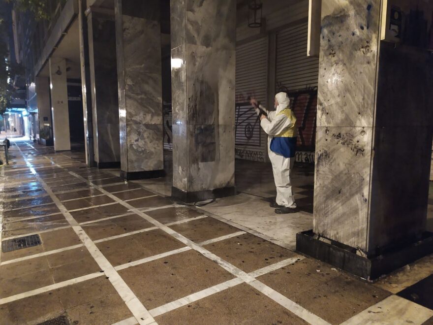 Δήμος Αθηναίων: Μεγάλη δράση αντιγκράφιτι στο κέντρο της Αθήνας - Καθάρισαν επιφάνειες 3.300 τ.μ.
