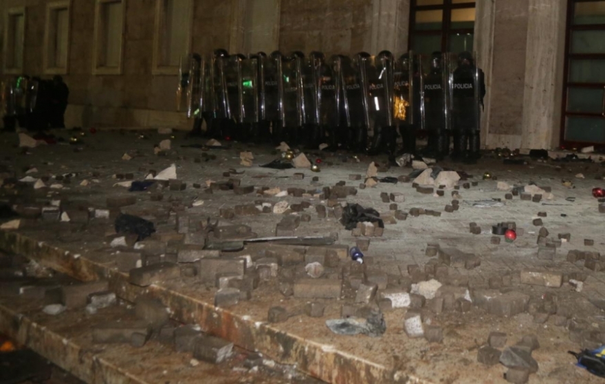 Χάος στην Αλβανία: Κύμα οργής μετά τον θάνατο 25χρονου από αστυνομικά πυρά