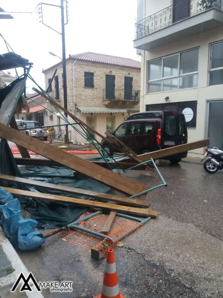 Καιρός: Εικόνες καταστροφής στον Αστακό - Πέρασε ανεμοστρόβιλος