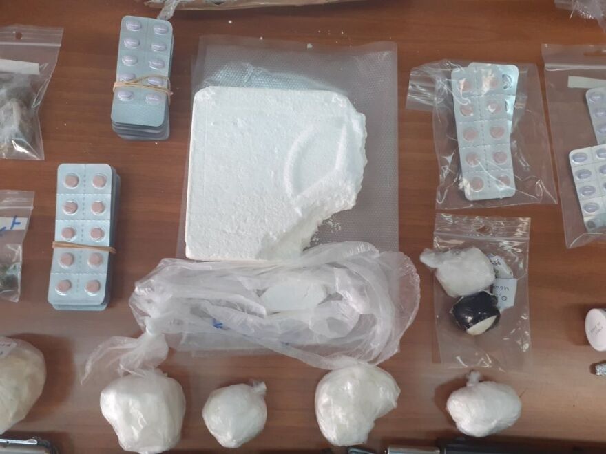 Εξαρθρώθηκε οργάνωση που διακινούσε ναρκωτικά σε Δυτική Αττική και Πειραιά – 21 συλλήψεις