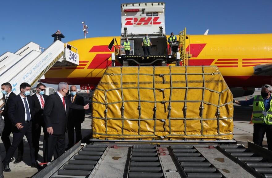 Κορωνοϊός - Ισραήλ: Ο Νετανιάχου παρέλαβε την πρώτη παρτίδα δόσεων του εμβολίου της Pfizer 