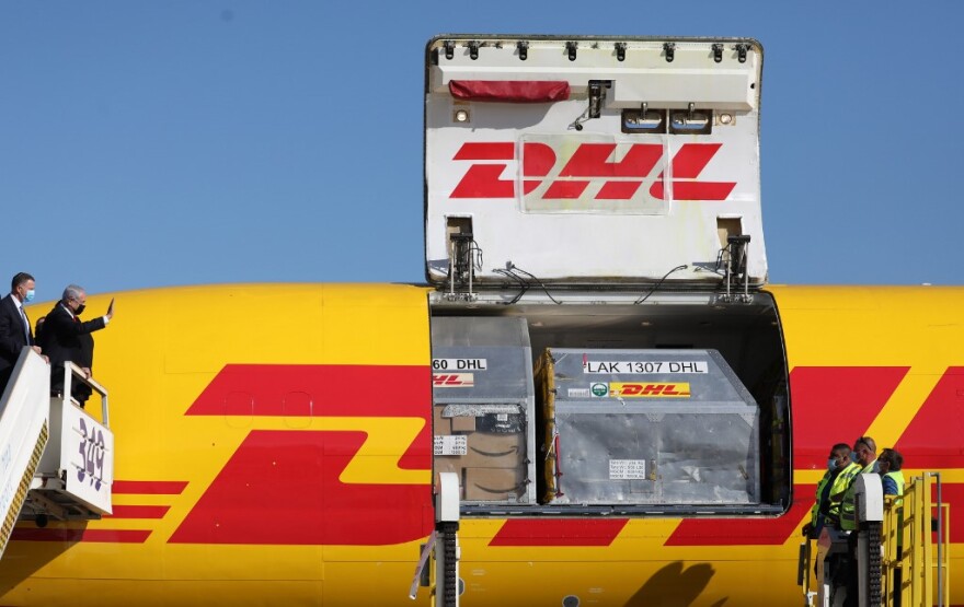 Κορωνοϊός - Ισραήλ: Ο Νετανιάχου παρέλαβε την πρώτη παρτίδα δόσεων του εμβολίου της Pfizer 