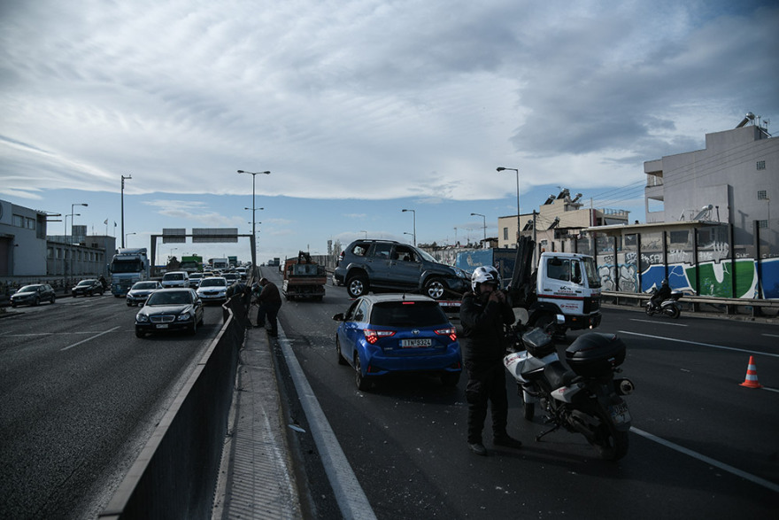 Τροχαίο στον Κηφισό - LIVE η κίνηση στους δρόμους: Τζιπ έπεσε σε κολώνα της ΔΕΗ - Δείτε νέες φωτογραφίες 