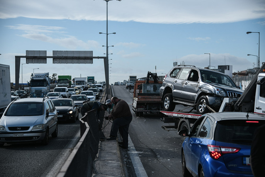 Τροχαίο στον Κηφισό - LIVE η κίνηση στους δρόμους: Τζιπ έπεσε σε κολώνα της ΔΕΗ - Δείτε νέες φωτογραφίες 
