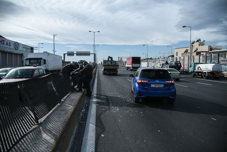 Τροχαίο στον Κηφισό - LIVE η κίνηση στους δρόμους: Τζιπ έπεσε σε κολώνα της ΔΕΗ - Δείτε νέες φωτογραφίες 