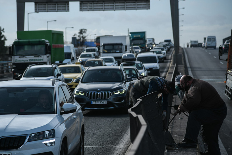 Τροχαίο στον Κηφισό - LIVE η κίνηση στους δρόμους: Τζιπ έπεσε σε κολώνα της ΔΕΗ - Δείτε νέες φωτογραφίες 