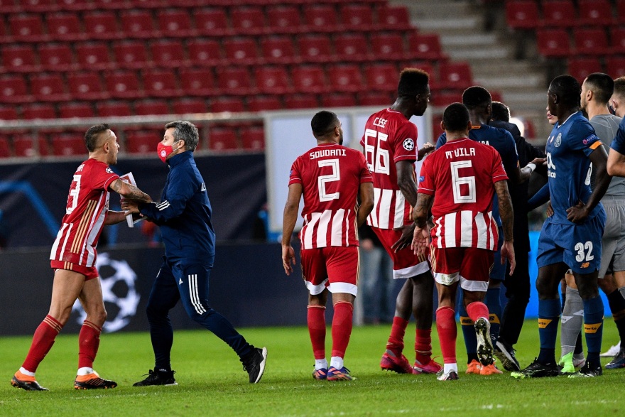 Champions League, Ολυμπιακός-Πόρτο 0-2: Ένταση στο τέλος με Ραφίνια και Ουρίμπε- Δείτε βίντεο