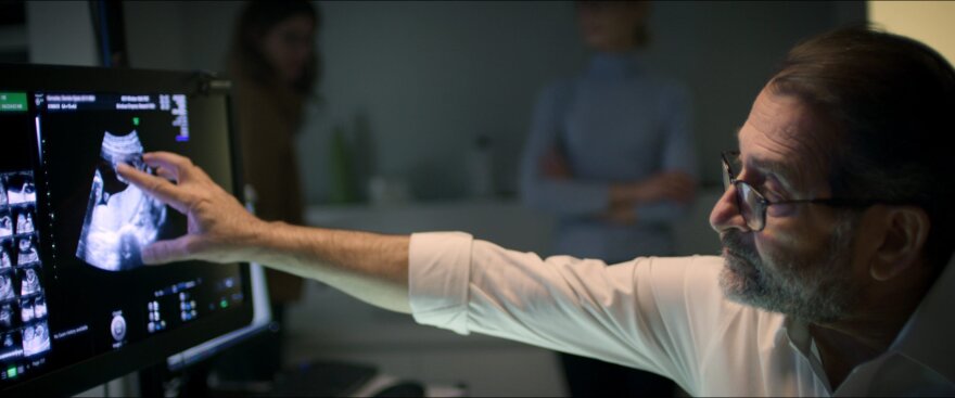 Κύπρος Νικολαΐδης: Αφιέρωμα του Νetflix στον θαυματοποιό της εμβρυϊκής ιατρικής