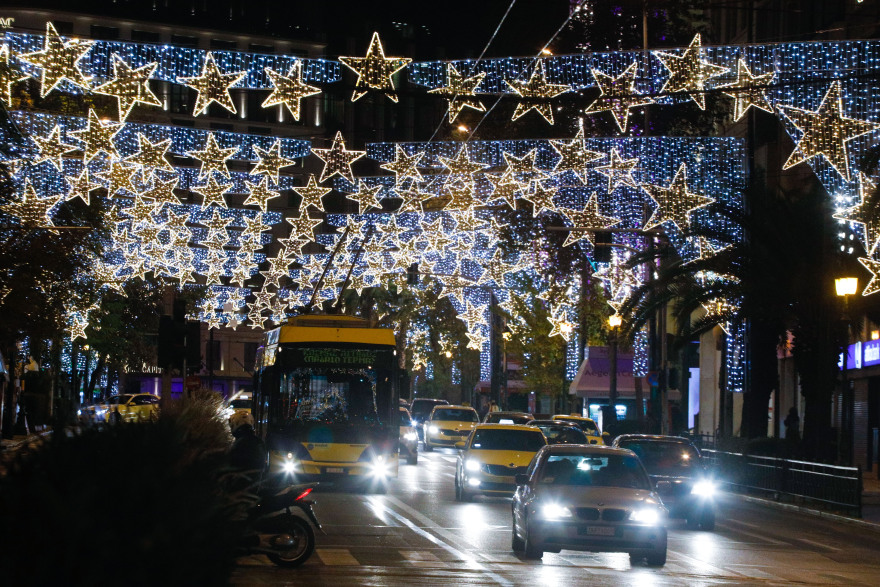 Φωτογραφίες: Δείτε τον φετινό στολισμό της Πανεπιστημίου