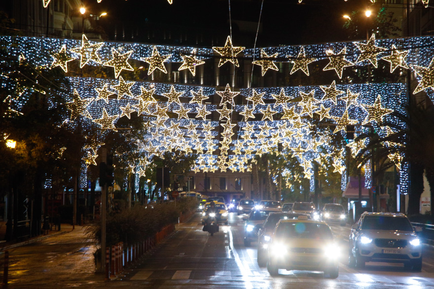 Φωτογραφίες: Δείτε τον φετινό στολισμό της Πανεπιστημίου