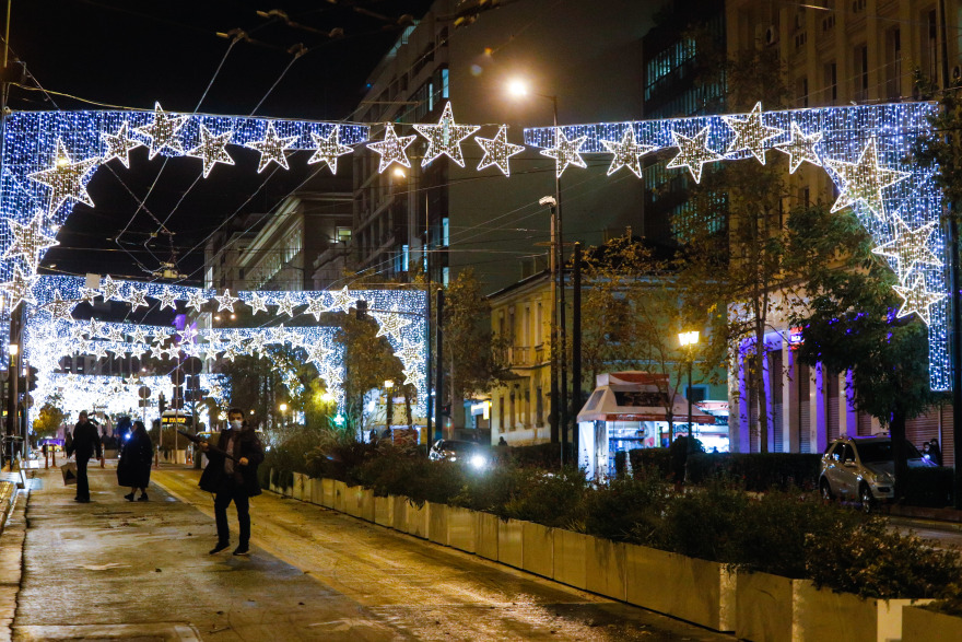 Φωτογραφίες: Δείτε τον φετινό στολισμό της Πανεπιστημίου