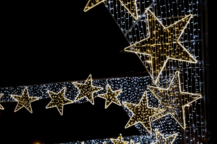 Φωτογραφίες: Δείτε τον φετινό στολισμό της Πανεπιστημίου