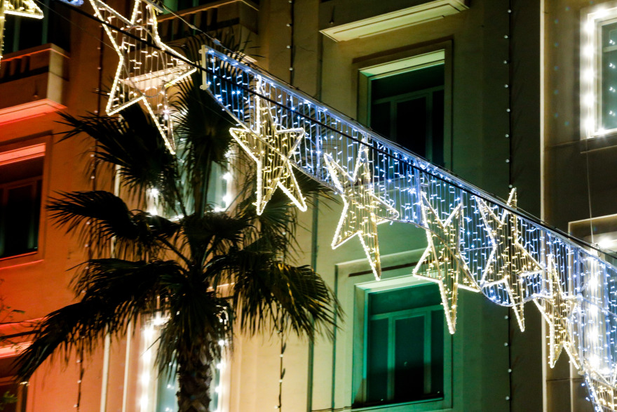 Φωτογραφίες: Δείτε τον φετινό στολισμό της Πανεπιστημίου