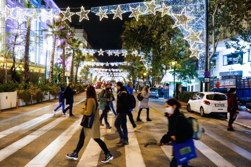 Φωτογραφίες: Δείτε τον φετινό στολισμό της Πανεπιστημίου
