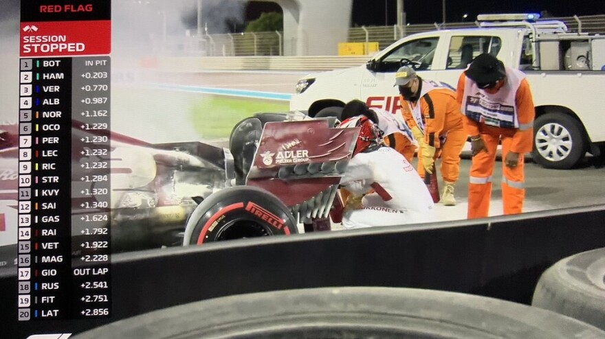 Νέο ατύχημα στη F1: Τυλίχθηκε στις φλόγες το μονοθέσιο του Ραϊκόνεν (Βίντεο)