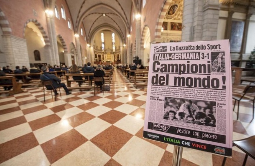 Βίντεο: Οι παγκόσμιοι πρωταθλητές «σήκωσαν» στους ώμους τον Πάολο Ρόσι 