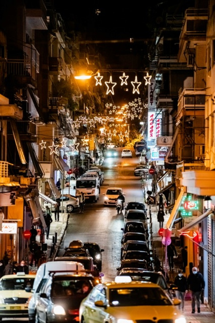 Εντυπωσιακός ο στολισμός της Αθήνας – Δείτε τις φωτογραφίες