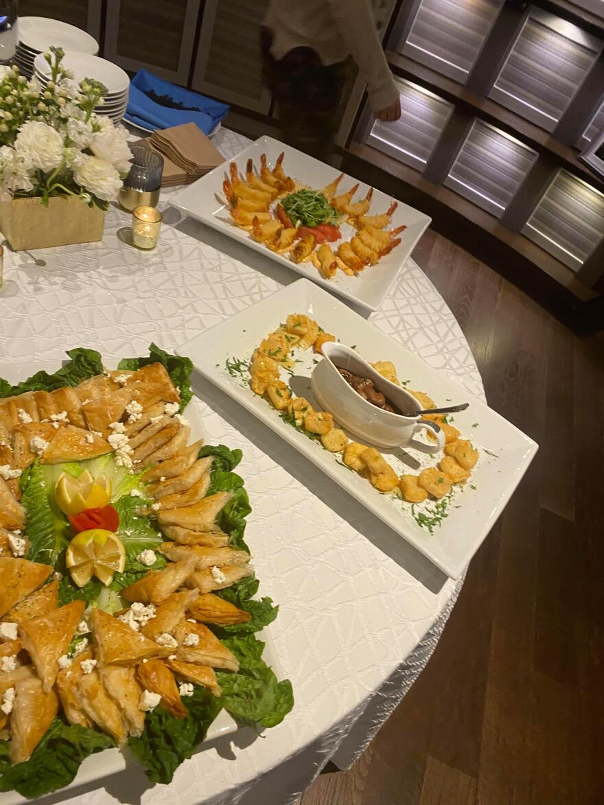 Ελληνικό δείπνο - έκπληξη στον Γιάννη Αντετοκούνμπο στο Μιλγουόκι  - Δείτε φωτογραφίες