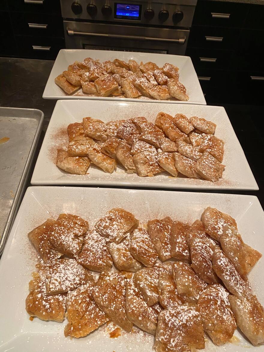 Ελληνικό δείπνο - έκπληξη στον Γιάννη Αντετοκούνμπο στο Μιλγουόκι  - Δείτε φωτογραφίες