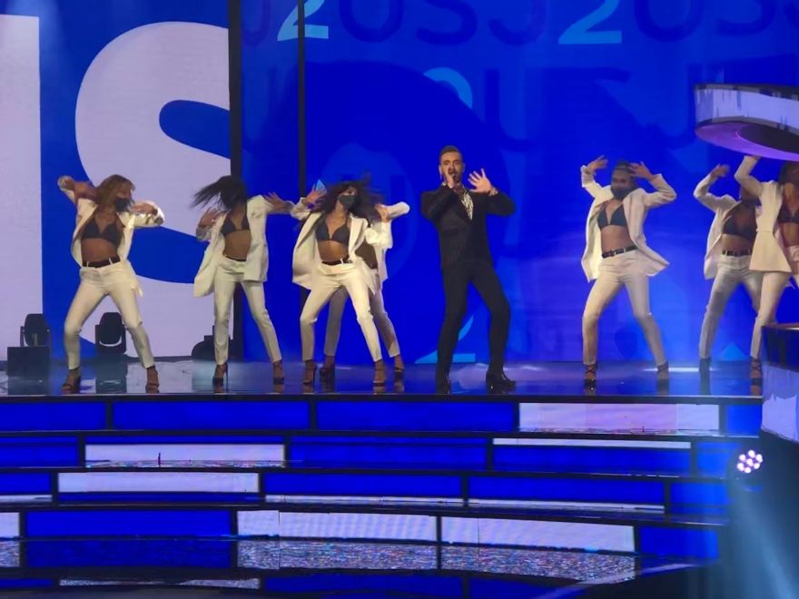 Just stylish: Με αέρα Νέας Υόρκης και στυλ εμπνευσμένο από την Beat Generation των 60s, το look του Νίκου Κοκλώνη