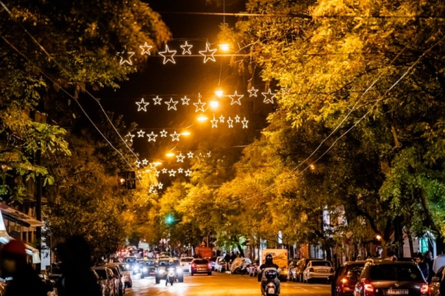 Εντυπωσιακός ο στολισμός της Αθήνας – Δείτε τις φωτογραφίες