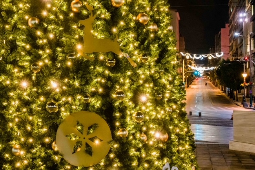 Εντυπωσιακός ο στολισμός της Αθήνας – Δείτε τις φωτογραφίες