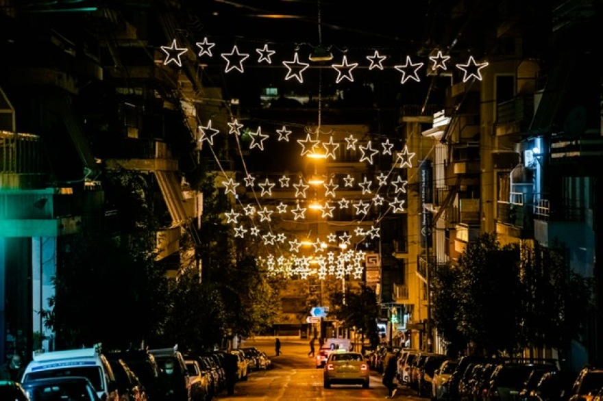 Εντυπωσιακός ο στολισμός της Αθήνας – Δείτε τις φωτογραφίες