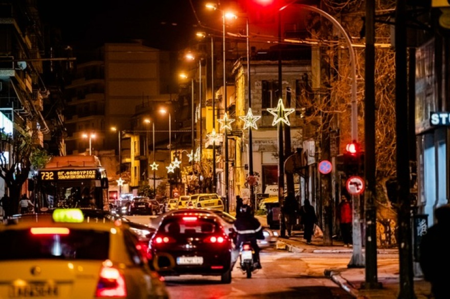 Εντυπωσιακός ο στολισμός της Αθήνας – Δείτε τις φωτογραφίες