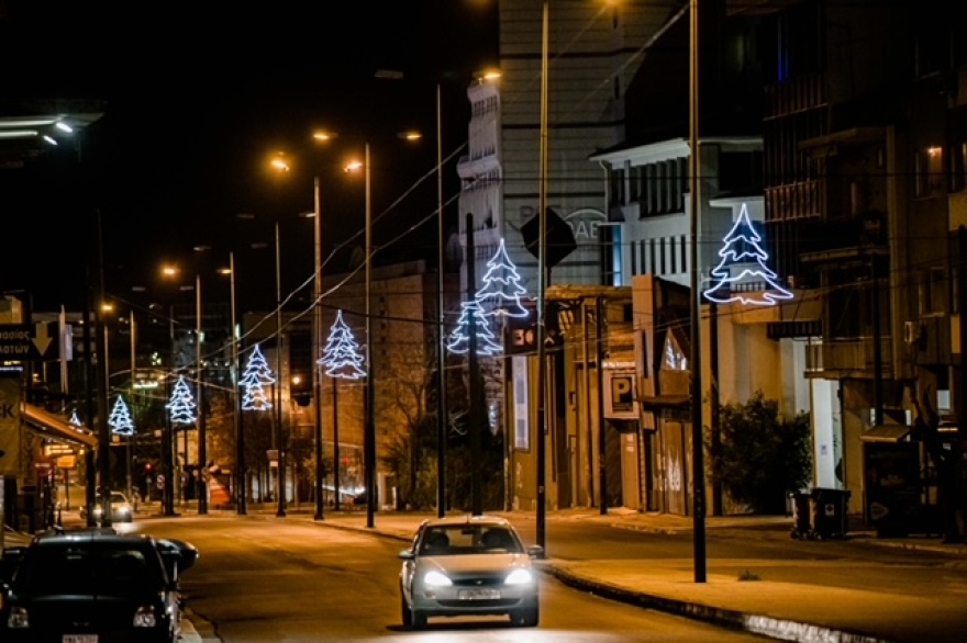 Εντυπωσιακός ο στολισμός της Αθήνας – Δείτε τις φωτογραφίες