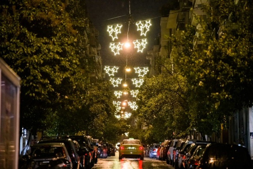Εντυπωσιακός ο στολισμός της Αθήνας – Δείτε τις φωτογραφίες
