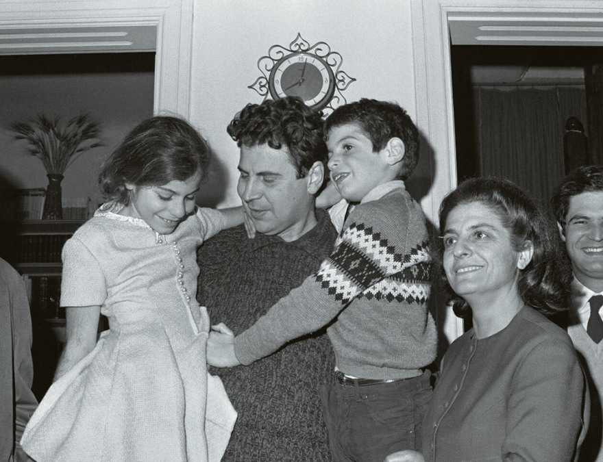 Το βιβλίο της Μαργαρίτας Θεοδωράκη: Όταν η Μόσχα ήθελε τον Μίκη γραμματέα του ΚΚΕ