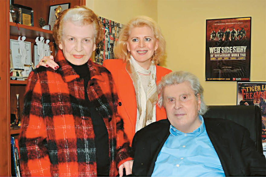 Το βιβλίο της Μαργαρίτας Θεοδωράκη: Όταν η Μόσχα ήθελε τον Μίκη γραμματέα του ΚΚΕ