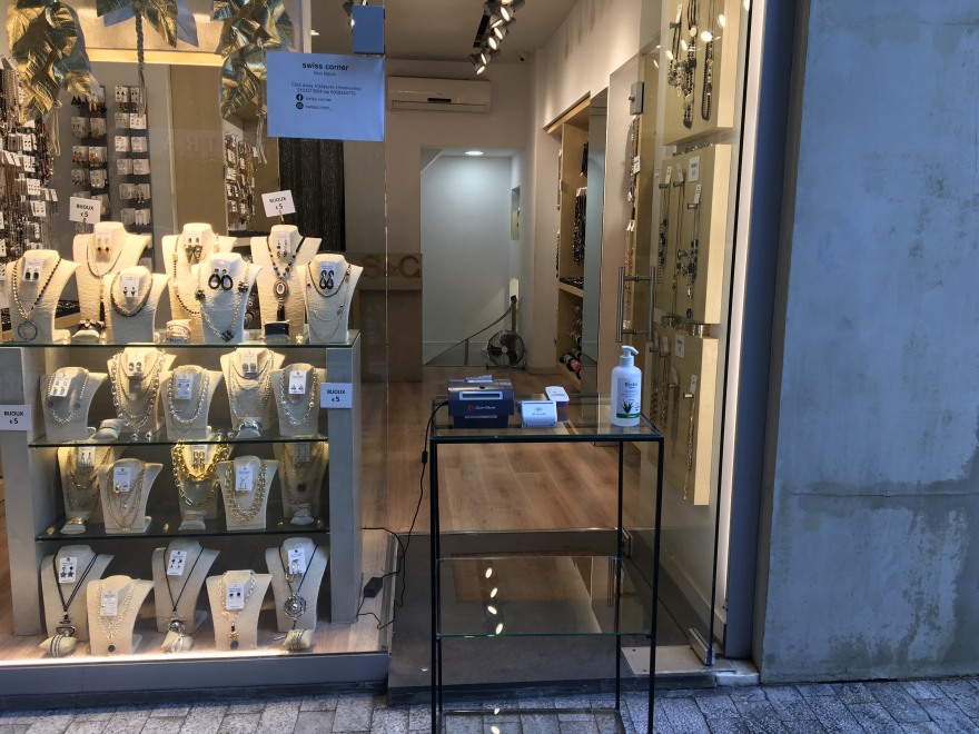 «Χαμός» στα κομμωτήρια - Διστάζουν για αγορές «click away» οι καταναλωτές