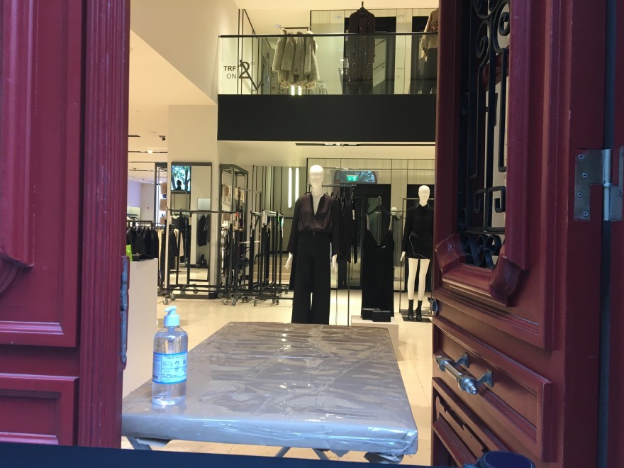 «Χαμός» στα κομμωτήρια - Διστάζουν για αγορές «click away» οι καταναλωτές