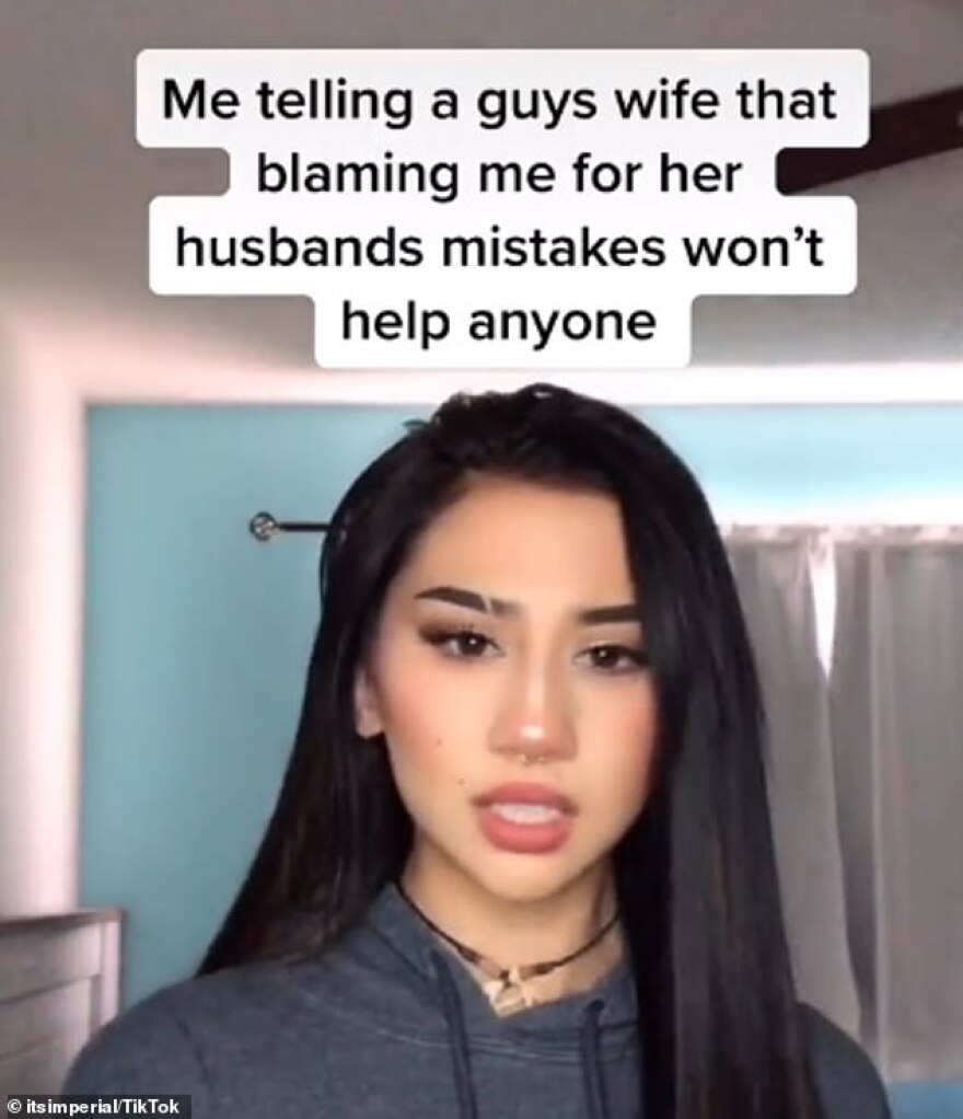 Νεαρή στρίπερ κάνει θραύση στο TikTok με τις ακραίες ιστορίες της - Είναι όμως αλήθεια;