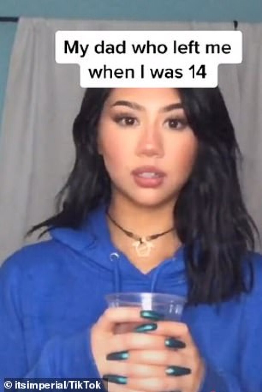 Νεαρή στρίπερ κάνει θραύση στο TikTok με τις ακραίες ιστορίες της - Είναι όμως αλήθεια;