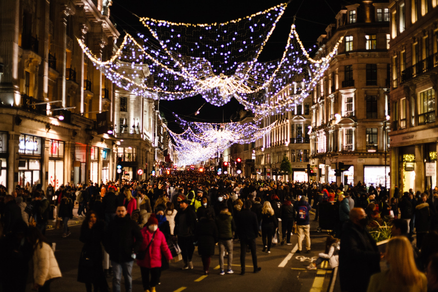 Κορωνοϊός: Απίστευτες εικόνες σε Λονδίνο και Γερμανία - «Ξεχύθηκαν» στους δρόμους πριν το νέο lockdown