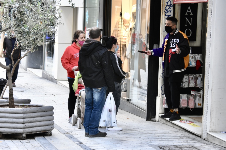 Άνοιξαν τα κέντρα περιποίησης νυχιών - «Βροχή»... οι click away παραγγελίες στα παιχνιδάδικα