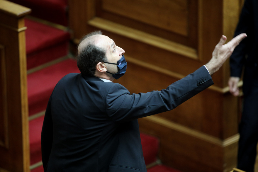 Χυδαία επίθεση βουλευτή του ΣΥΡΙΖΑ στον Μητσοτάκη: Τον αποκάλεσε «επιδειξία»