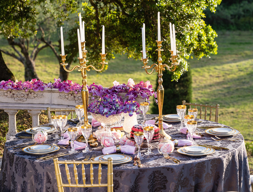 Το coffee table book του Γιώργου Ντάβλα: Θεατρικά θεματικά τραπέζια, με αναφορές σε 90 όπερες